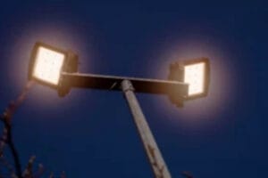 Mast mit zwei Lichtern