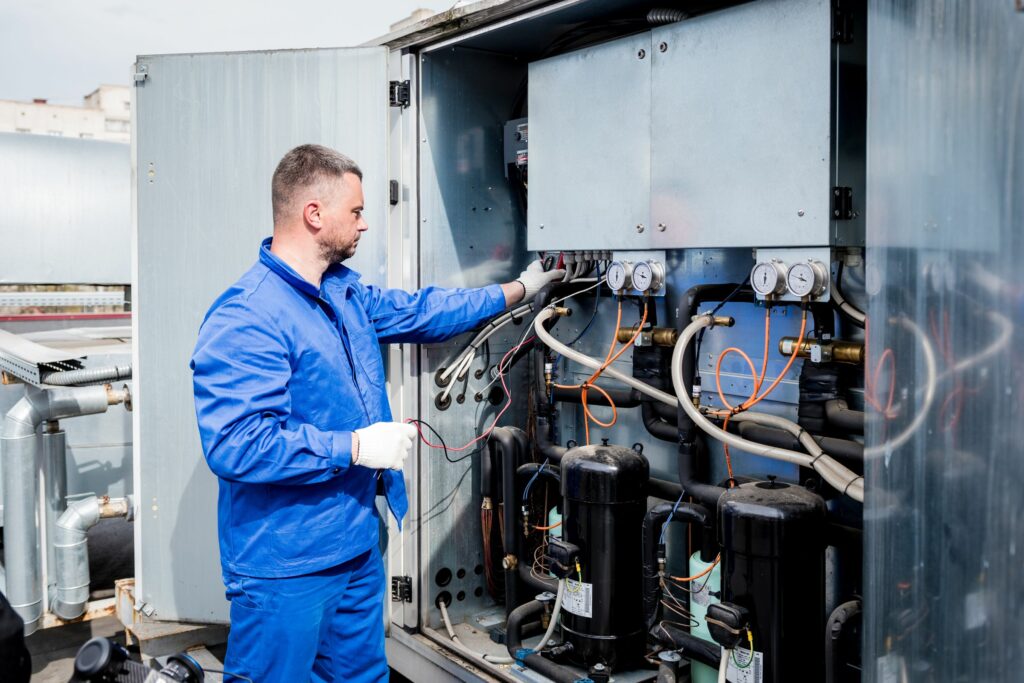 Kältemittel absaugen und entsorgen