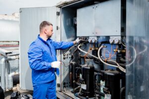 Kältemittel absaugen und entsorgen